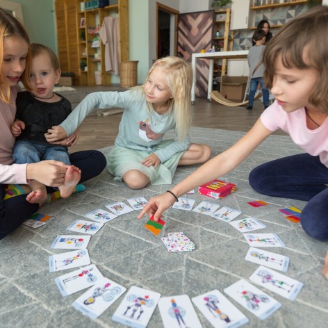 Componentes del juego de cartas para niños Robodance